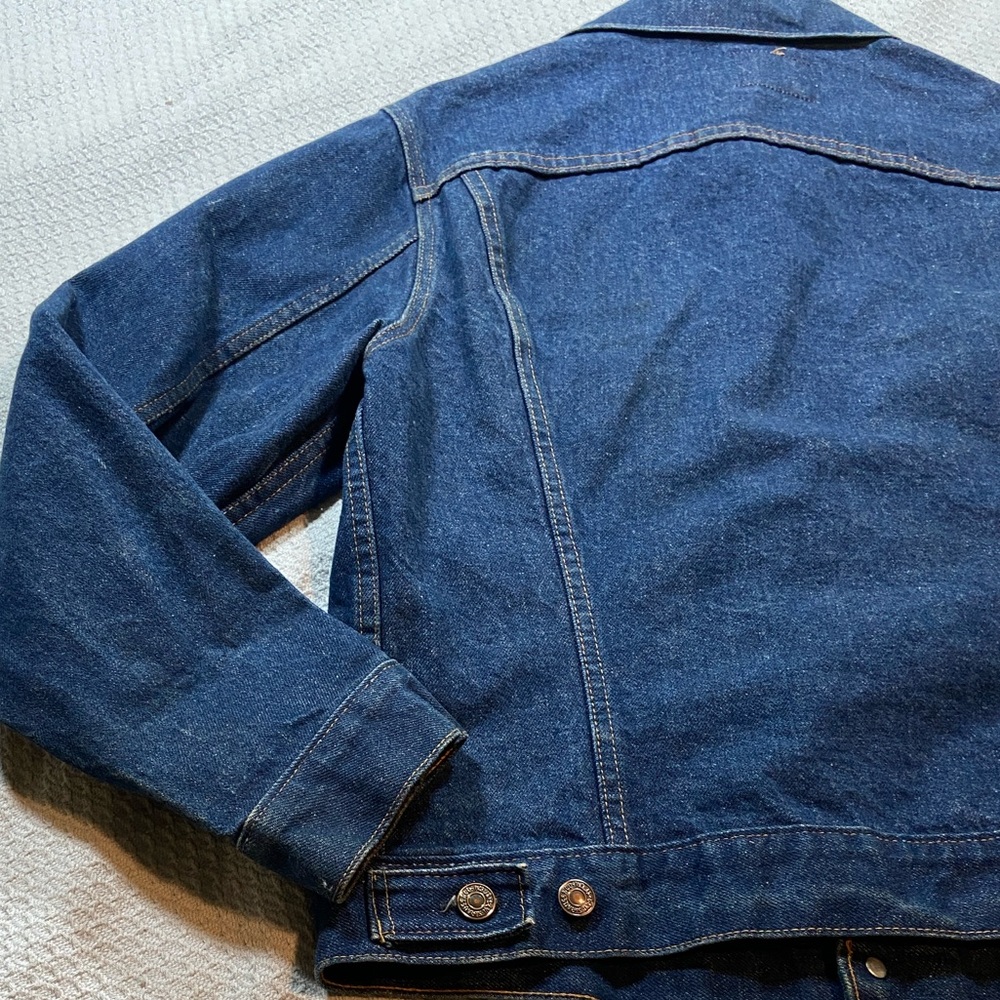 Men’s Dark Blue Denim Jacket by Levi Brand. - Picture 13 of 16